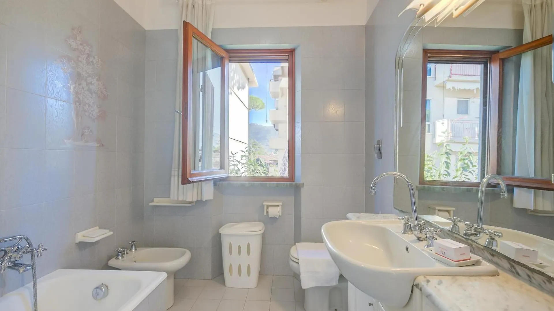 Casa Vittoria 800M From Sea - Happy Rentals Forte dei Marmi