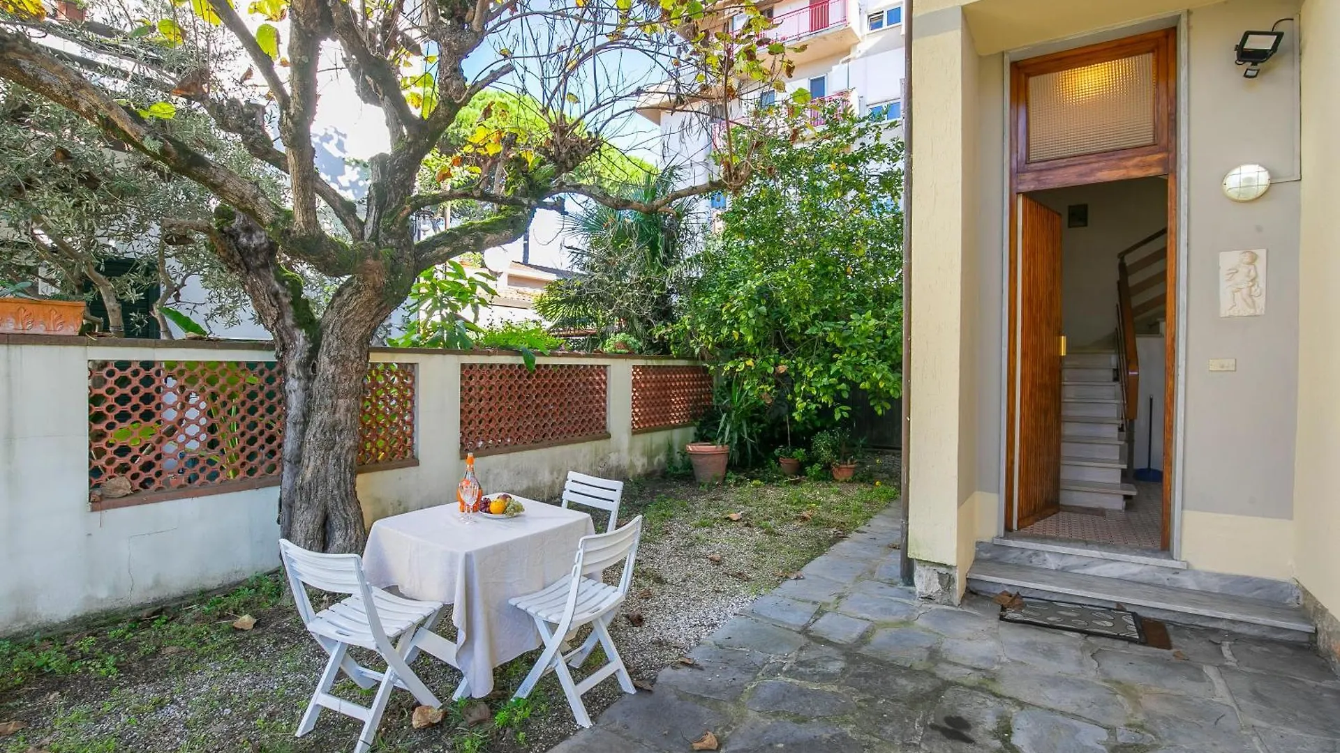 Casa Vittoria 800M From Sea - Happy Rentals Forte dei Marmi Apartment